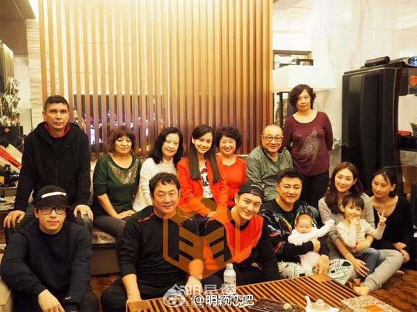 amp;#34;Sốt xình xịchamp;#34; hình ảnh được cho là con trai Angelababy - Huỳnh Hiểu Minh - 4