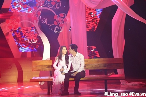 Thu Phương ôm chặt anh ruột trên sân khấu trong màn song ca tình tứ - 14