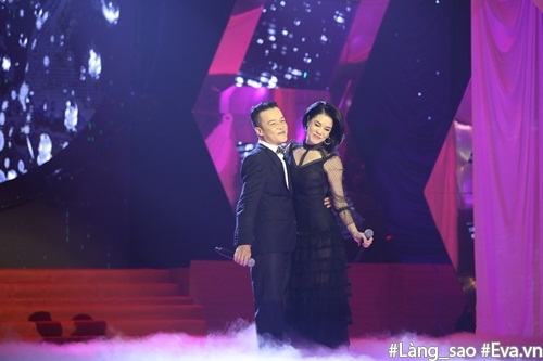 Thu Phương ôm chặt anh ruột trên sân khấu trong màn song ca tình tứ - 4