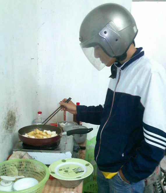 Chết cười với những màn amp;#39;trổ tàiamp;#39; vào bếp bá đạo của phái mạnh - 9