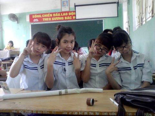 4 cô gái gây amp;#34;hotamp;#34; khi khoe ảnh so sánh bây giờ với thời chưa có camera 360 - 2