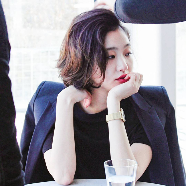 Bị chê là nữ chính xấu xí, Kim Go Eun gây bất ngờ vì ảnh hậu trường quá đẹp - 1