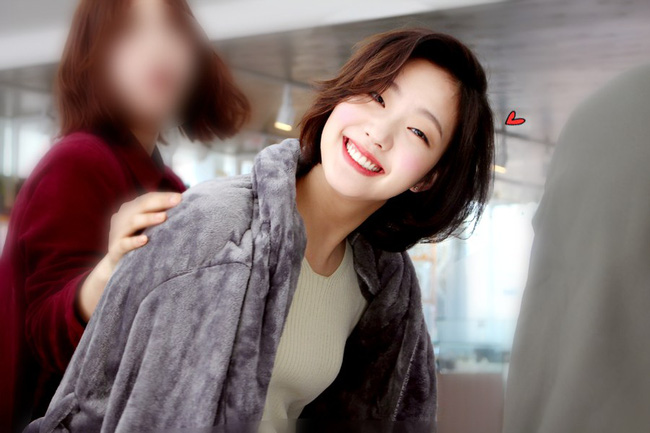 Bị chê là nữ chính xấu xí, Kim Go Eun gây bất ngờ vì ảnh hậu trường quá đẹp - 8