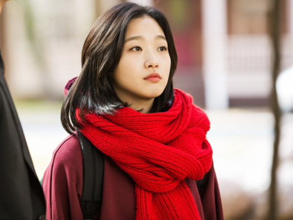 Bị chê là nữ chính xấu xí, Kim Go Eun gây bất ngờ vì ảnh hậu trường quá đẹp - 4