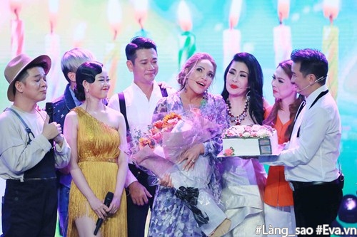 amp;#34;Gái 3 conamp;#34; Hồng Ngọc bất ngờ về nước mừng sinh nhật Thanh Hà - 8