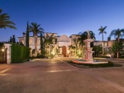 Nhà đẹp - 10 tỷ đồng tậu ngay siêu xe đi cả đời, nhưng không thuê nổi ngôi nhà này đến một tháng