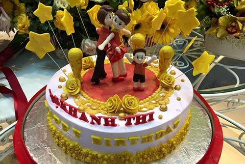 Phan Hiển điển trai như amp;#34;soái caamp;#34;, mang hoa hồng tặng sinh nhật vợ yêu Khánh Thi - 4