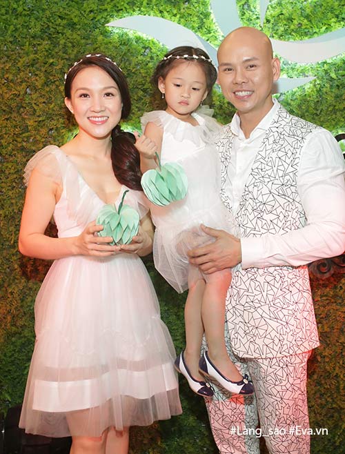 Con gái Phan Đinh Tùng xinh như công chúa, thích thú tập đánh trống trong sự kiện - 8