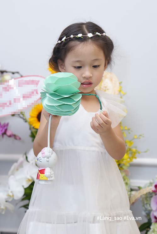 Con gái Phan Đinh Tùng xinh như công chúa, thích thú tập đánh trống trong sự kiện - 6
