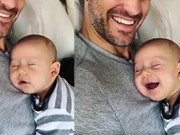 Clip Eva - Video: Em bé vừa ngủ, vừa cười vô thức trên bụng bố