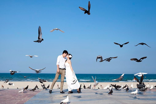 Cặp đôi gây sốt với bộ ảnh cưới tự chụp giá 0 đồng - 6