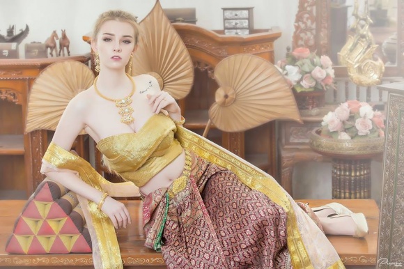 Mặc trang phục truyền thống Thái Lan nữ thần 18 tuổi gây tranh cãi ...