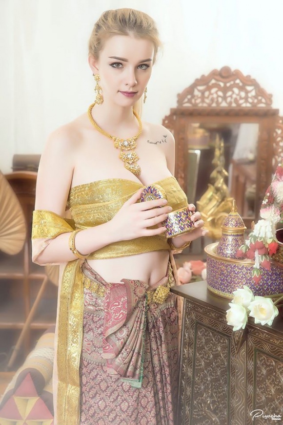 Mặc trang phục truyền thống Thái Lan nữ thần 18 tuổi gây tranh cãi ...
