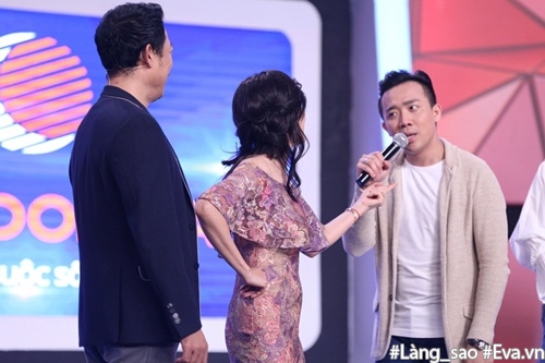 Minh Hằng tươi xinh rạng ngời sánh đôi Quý Bình đi ghi hình - 17