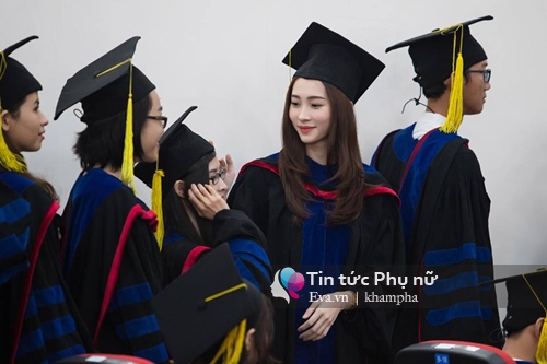 HH Thu Thảo kể chuyện quá khứ trong ngày nhận bằng tốt nghiệp Đại học - 4
