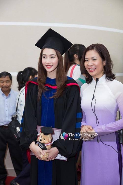 HH Thu Thảo kể chuyện quá khứ trong ngày nhận bằng tốt nghiệp Đại học - 7