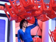 Làng sao - Người bí ẩn 2017: Trấn Thành, Quý Bình xót xa trước người chuyển giới rót rượu... bằng đầu