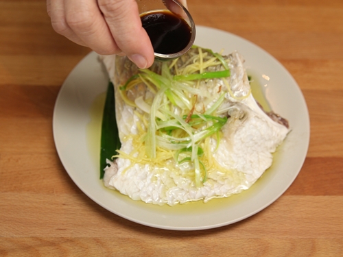 Cá hấp hành kiểu đơn giản này mới ngon - 6