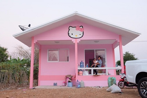 Ngôi nhà kitty hàng trăm triệu đẹp như mơ bố mẹ xây tặng của bé gái 3 tuổi