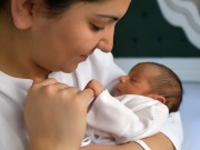 Bà bầu - Vì sao không nên tắm sớm cho trẻ sau sinh? Và đây là lý do!