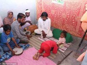 Làm mẹ - Cuộc đời kì lạ của những đứa trẻ sinh ra được tôn thờ là "thần sống"