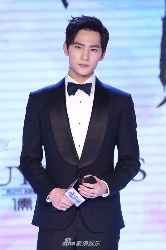 Bị chê béo, Lưu Diệc Phi vẫn xinh đẹp, quý phái với sắc trắng tinh khôi - 5