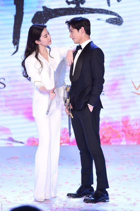 Bị chê béo, Lưu Diệc Phi vẫn xinh đẹp, quý phái với sắc trắng tinh khôi - 6