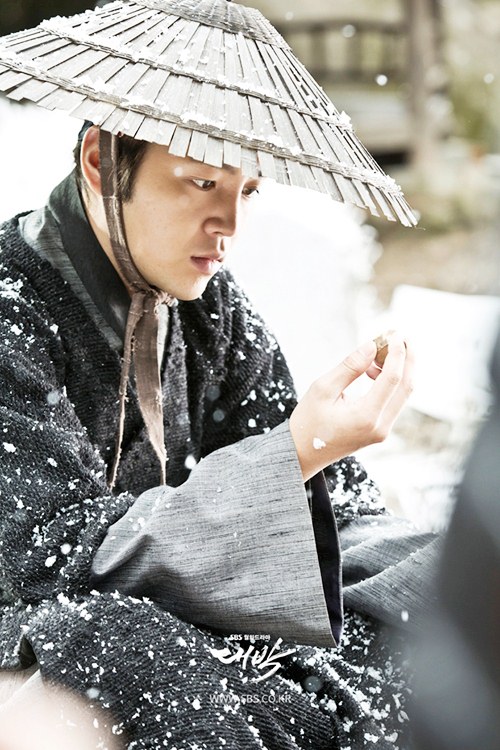 Mỹ nam amp;#34;Cô nàng đẹp traiamp;#34; yêu đương đầy nghẹt thở trong amp;#34;Canh bạc hoàng giaamp;#34; - 4