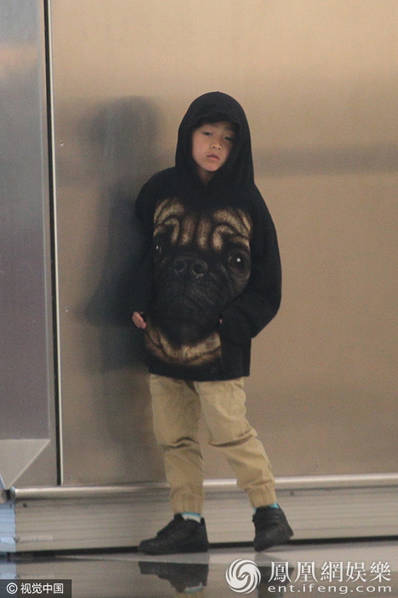 Ngôi sao 24/7: Thương cảm hình ảnh con trai Trương Bá Chi ngồi một mình một xó - 3