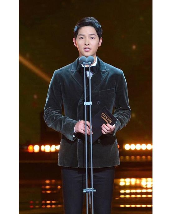 Song Hye Kyo bận rộn, Song Joong Ki xuất hiện lẻ loi nhưng vẫn vui vẻ cảm ơn amp;#34;bà mốiamp;#34; - 2