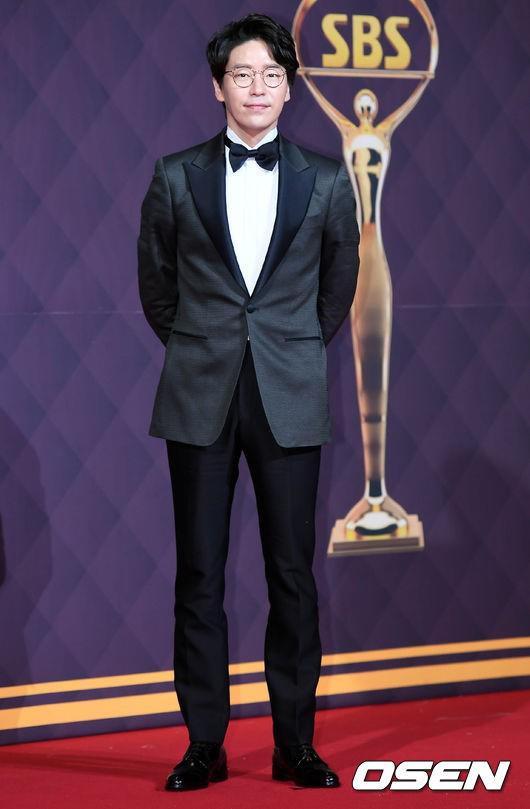 Chia tay Lee Min Ho, Bae Suzy amp;#34;bao thầuamp;#34; cả thảm đỏ vì đẹp không tỳ vết - 9