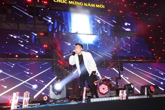 Đông nghẹt fan amp;#34;quẩy tungamp;#34; cùng Noo Phước Thịnh và các ban nhạc tại lễ hội countdown Hà Nội - 9