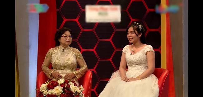 Mẹ chồng - nàng dâu: Mẹ chồng dễ thương xin số con dâu cho con trai tán tỉnh - 1