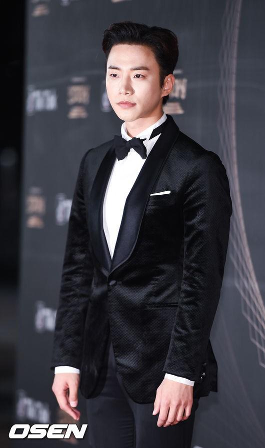 Mỹ nhân Hậu Duệ Mặt Trời Kim Ji Won khiến khán giả chết lặng vì quá đẹp - 14