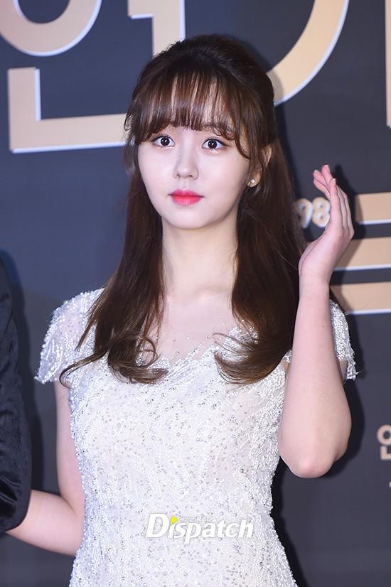 Mỹ nhân Hậu Duệ Mặt Trời Kim Ji Won khiến khán giả chết lặng vì quá đẹp - 7