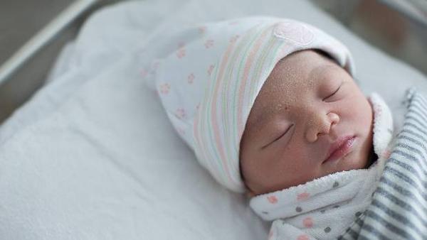 Việt Nam và các nước vui mừng chào đón những công dân đầu tiên của năm 2018 - 3