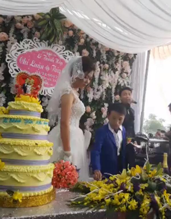 Đám cưới của cô dâu cao 1m65, xinh như hotgirl và chú rể cao 80cm khiến ai cũng ngỡ ngàng - 2