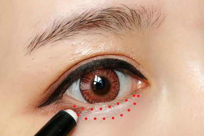 7 mẹo trang điểm để sở hữu đôi mắt nổi bật, long lanh một cách hoàn hảo nhất - 5