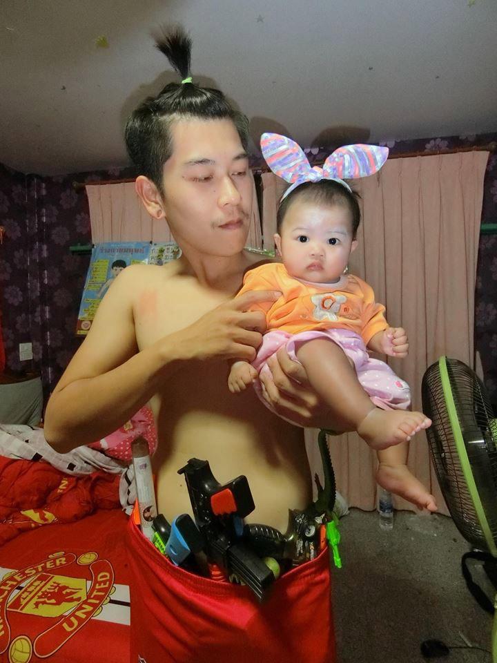 Làm đủ trò để con vui, ông bố điển trai Thái Lan được dân mạng khen nức nở - 8