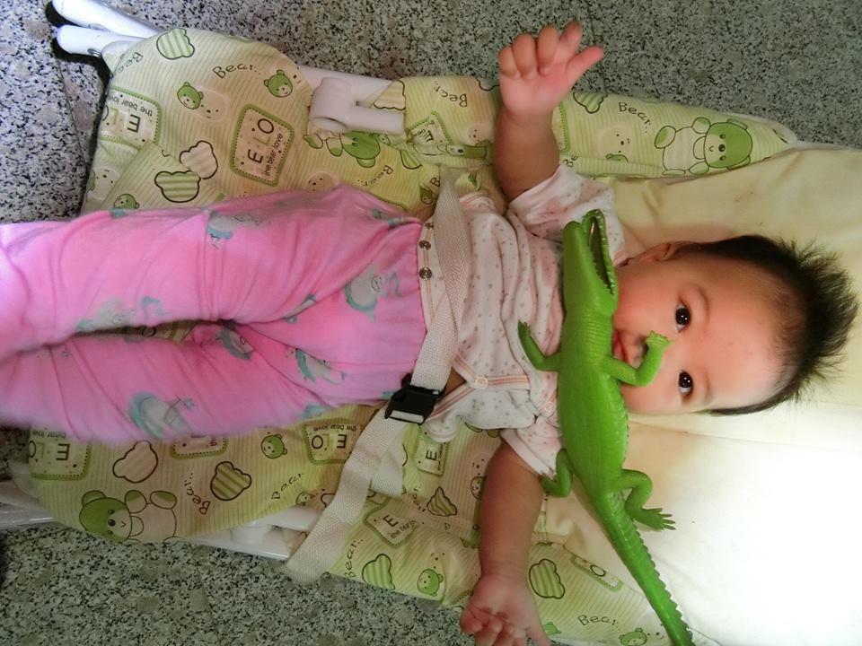 Làm đủ trò để con vui, ông bố điển trai Thái Lan được dân mạng khen nức nở - 6