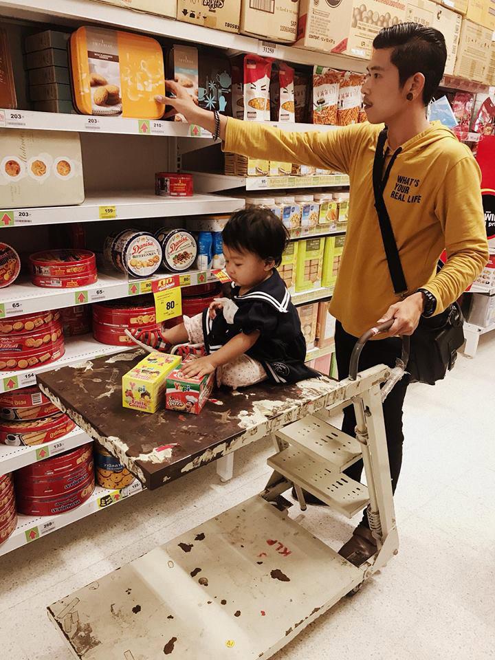 Làm đủ trò để con vui, ông bố điển trai Thái Lan được dân mạng khen nức nở - 19