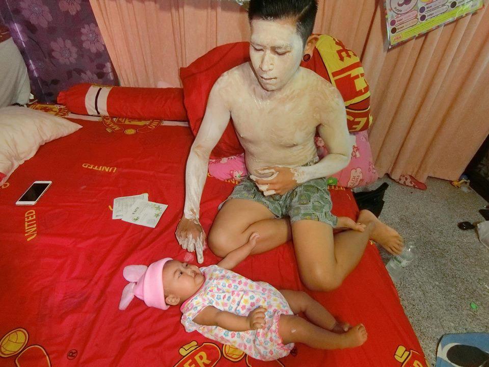 Làm đủ trò để con vui, ông bố điển trai Thái Lan được dân mạng khen nức nở - 10