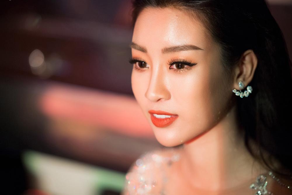 Hoa hậu Đỗ Mỹ Linh đẹp quên lối về, lấy lại phong độ sau sự cố makeup - 2