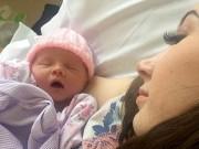 Bà bầu - Giữa đám cưới, cô dâu bất ngờ vỡ ối, đi đẻ khi khách mời còn đang ăn uống