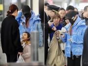 Làng sao - Sau tin phản bội chồng cặp đàn em kém 12 tuổi, Lý Tiểu Lộ thản nhiên bên con gái