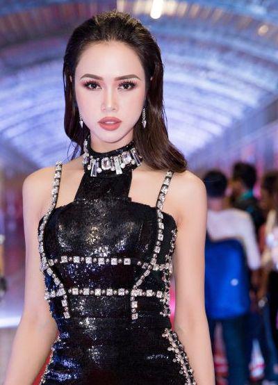 Xu hướng “môi tều” sang 2018 vẫn hot, liệu bạn đã nắm được bí quyết từ các mỹ nhân Việt? - 9