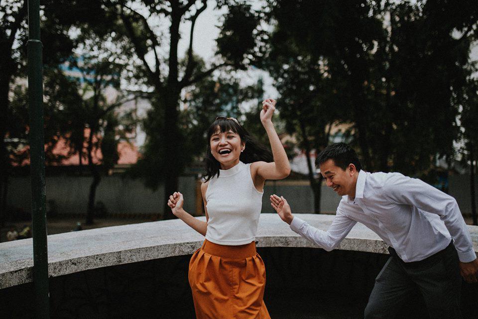 “Ông chú ế” tỏ tình chớp nhoáng giữa rạp chiếu phim, tán được vợ trẻ hơn chục tuổi - 12