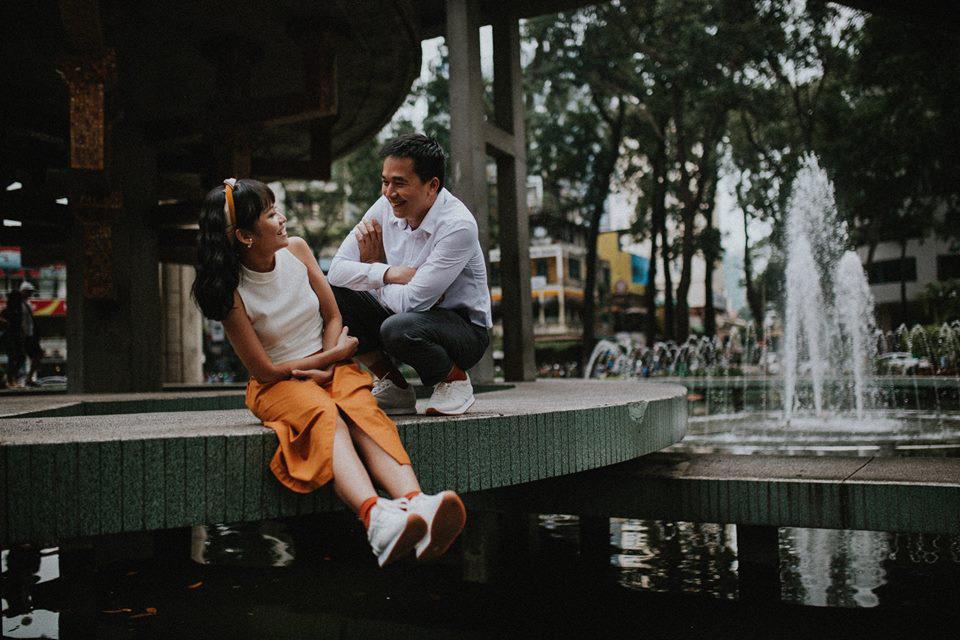 “Ông chú ế” tỏ tình chớp nhoáng giữa rạp chiếu phim, tán được vợ trẻ hơn chục tuổi - 13