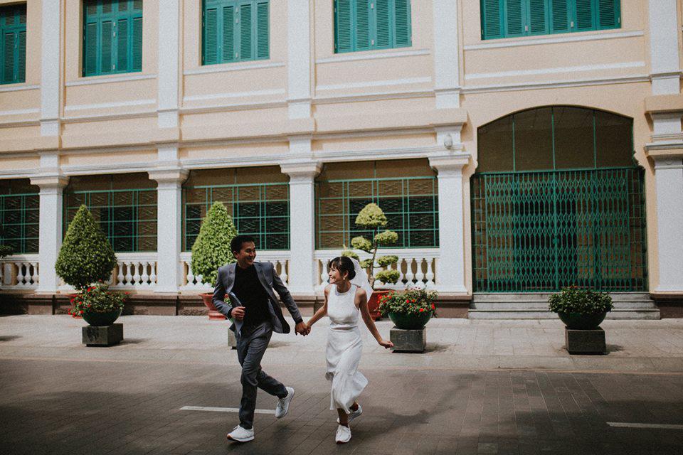 “Ông chú ế” tỏ tình chớp nhoáng giữa rạp chiếu phim, tán được vợ trẻ hơn chục tuổi - 14