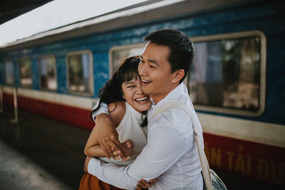 “Ông chú ế” tỏ tình chớp nhoáng giữa rạp chiếu phim, tán được vợ trẻ hơn chục tuổi - 3